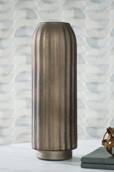 J&M Furniture - Ashley Furniture - Briarcott Vase - Vase - A2000705